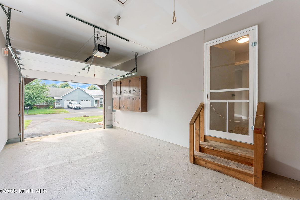 Garage, Interior