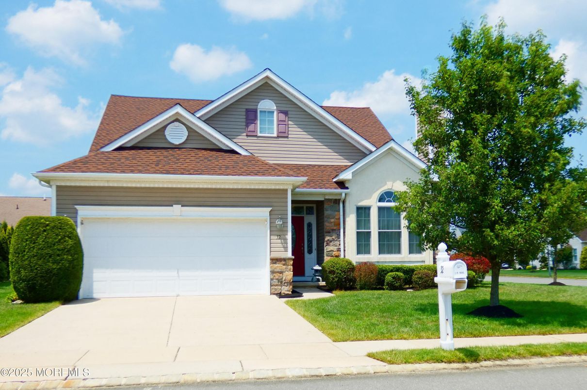 Attached, Exterior, Facade, American Craftsman