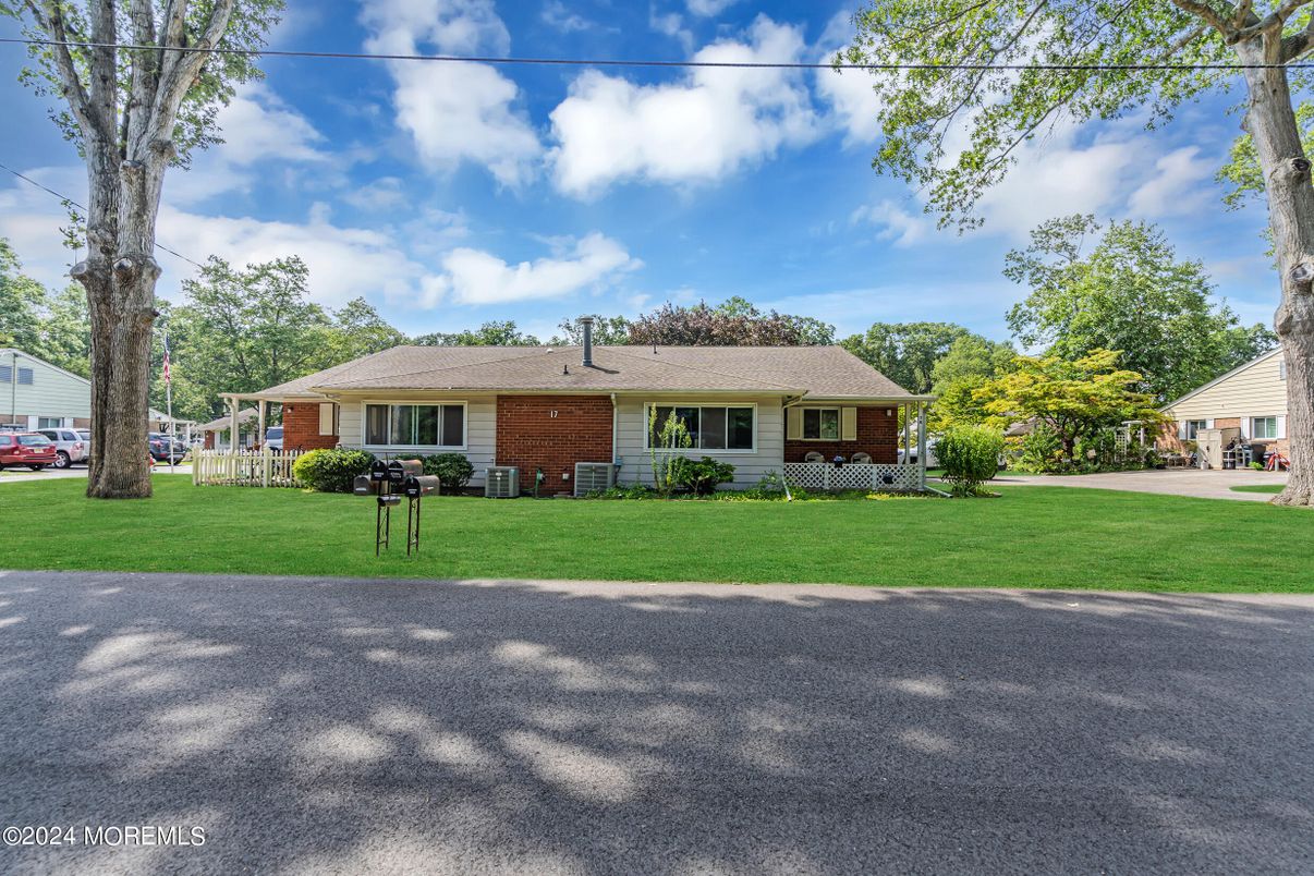 Backyard, Exterior, Facade, Brick Facade, Ranch
