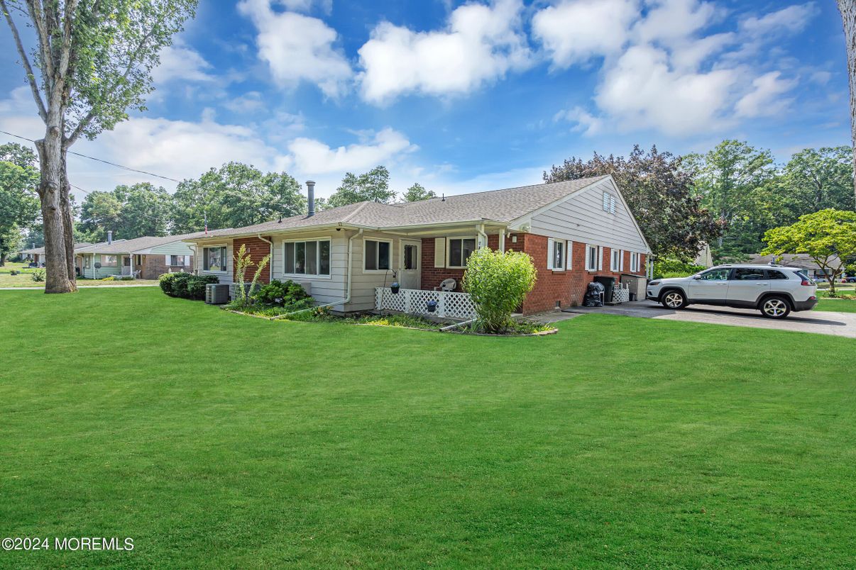 Backyard, Exterior, Facade, Brick Facade, Cape Cod