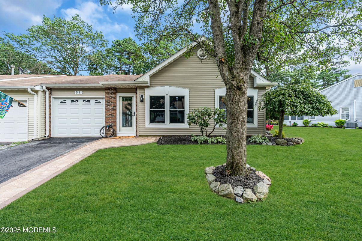 Attached, Backyard, Exterior, Facade, Brick Facade, Ranch