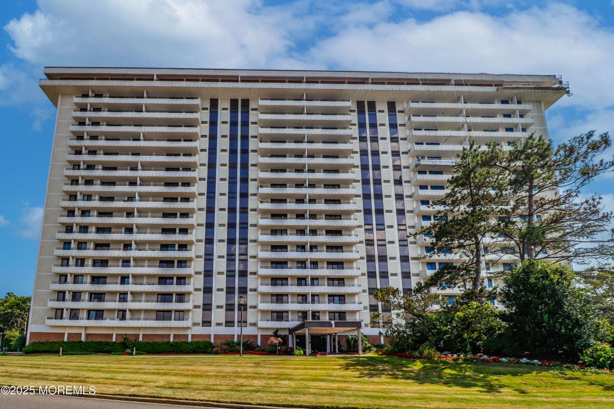 Exterior, Facade, Condo Building