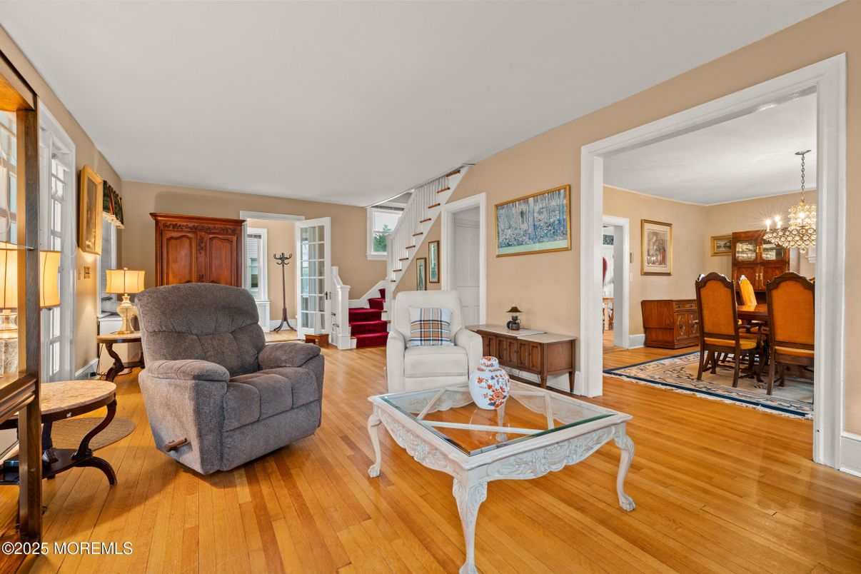 Chandelier, Dining room, Interior, Living room, Wood Texture Flooring
