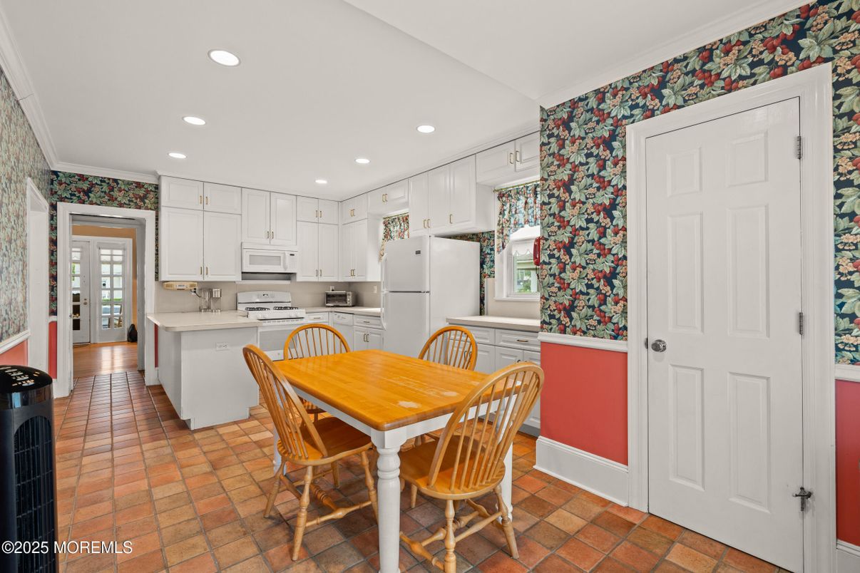 Dining room, Interior, Kitchen, Recessed Lighting