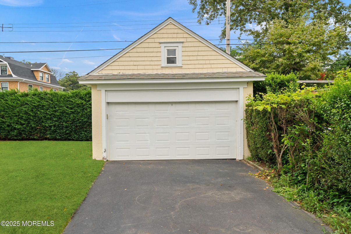 Detached Garage, Exterior