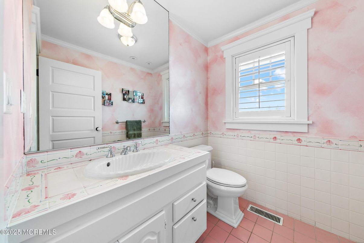 Bathroom, Interior, Tile Countertops