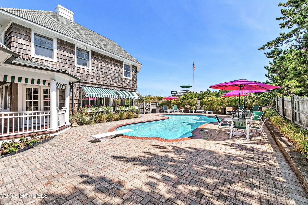 Exterior, Pool