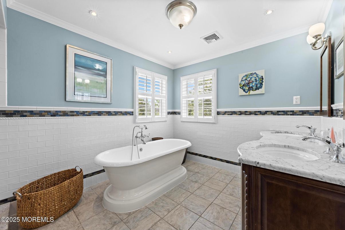Bathroom, Dual Sink Vanities, Free Standing Baths, Interior, Recessed Lighting