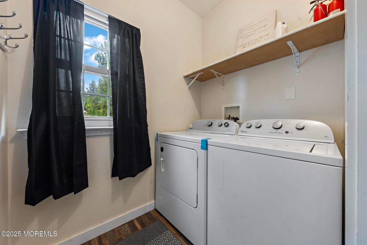 Interior, Washer, Wood Texture Flooring