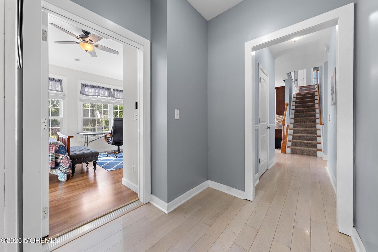 Interior, Recessed Lighting, Wood Texture Flooring