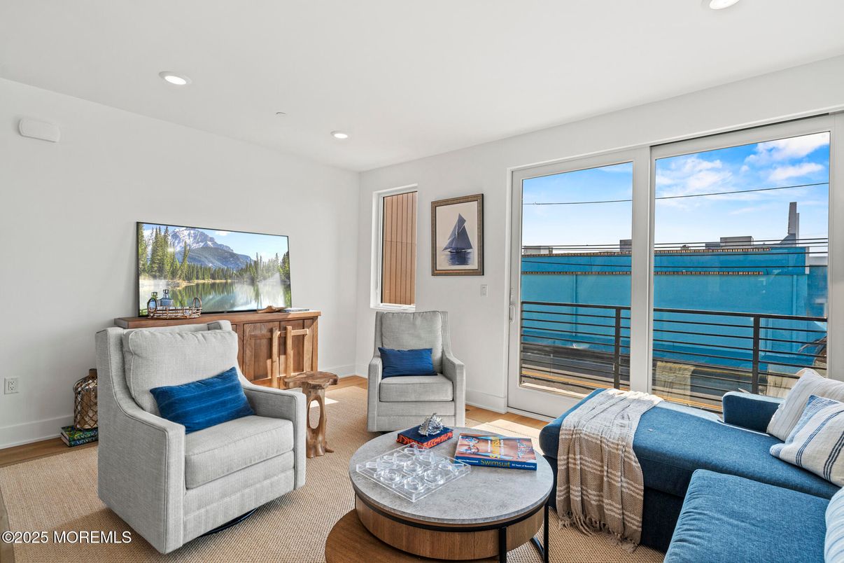 Interior, Living room, Recessed Lighting, Water