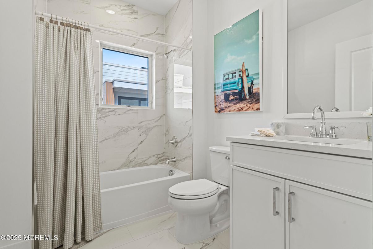 Bathroom, Interior, Marble, Marble Walls, Recessed Lighting