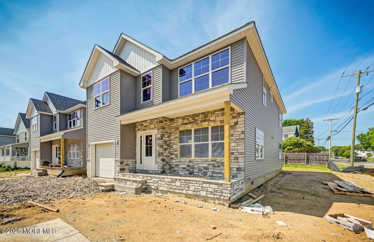 Attached, Exterior, Facade, Farmhouse