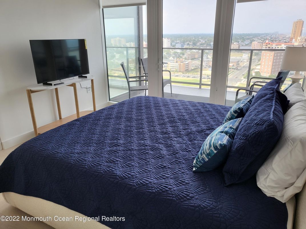 Bedroom, Interior, Water