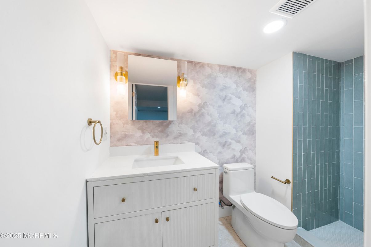Bathroom, Interior, Recessed Lighting