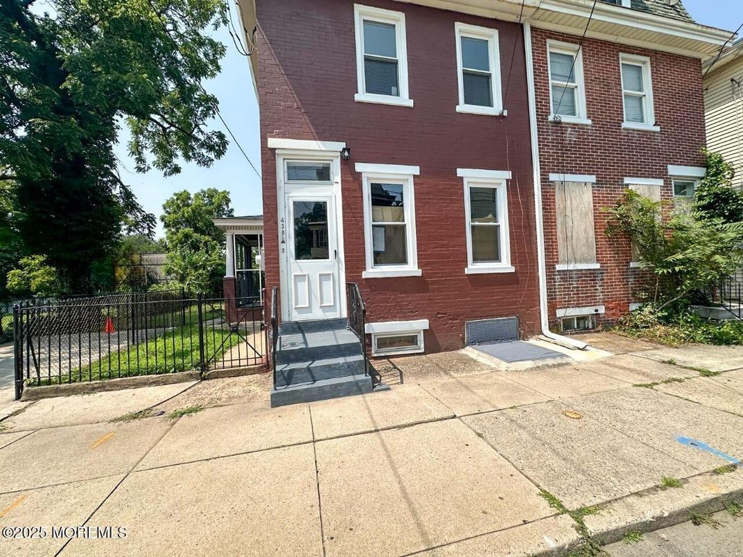 Exterior, Facade, Brick Facade, Rowhouse