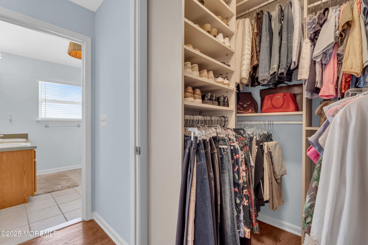 Interior, Walk-in Closets, Wood Texture Flooring