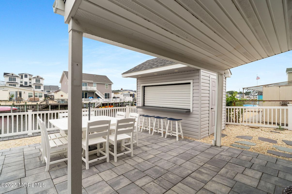 Detached Garage, Exterior