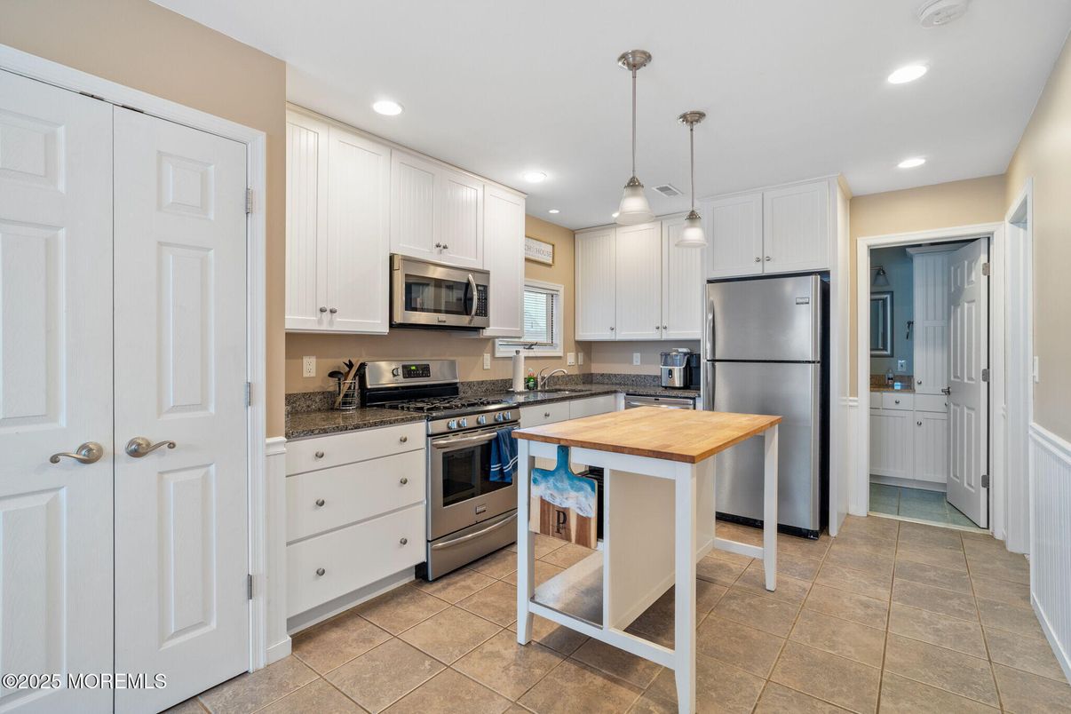 Interior, Kitchen, Pendant Lights, Recessed Lighting, Stainless Steel Appliances