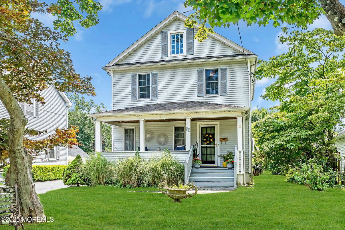 Exterior, Facade, Queen Anne Victorian