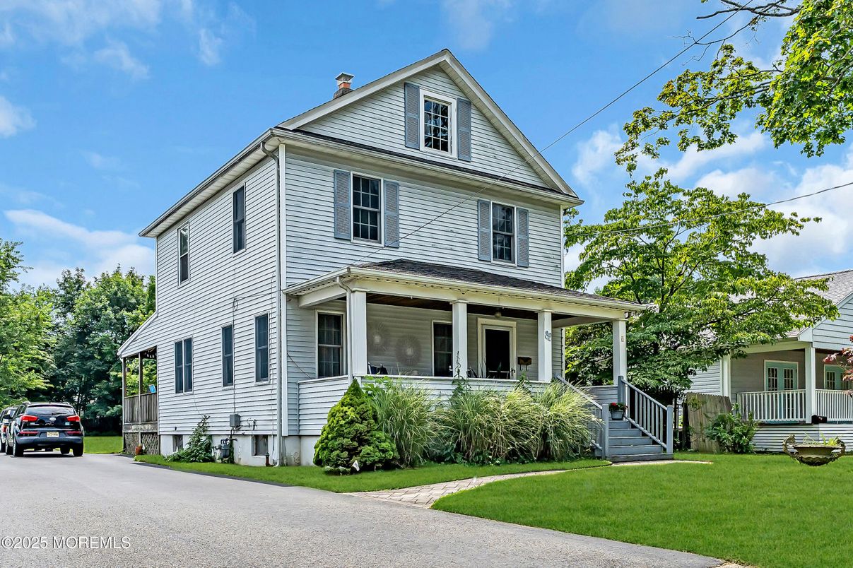 Exterior, Facade, Queen Anne Victorian