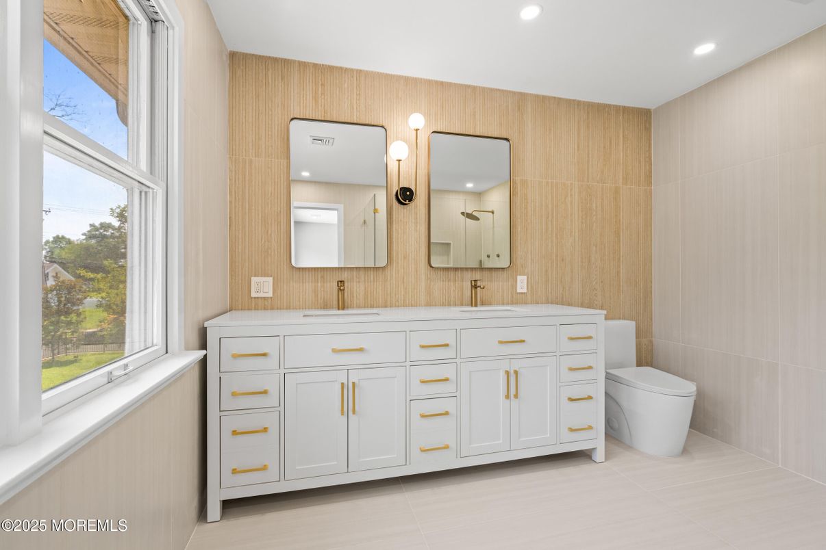 Bathroom, Interior, Recessed Lighting