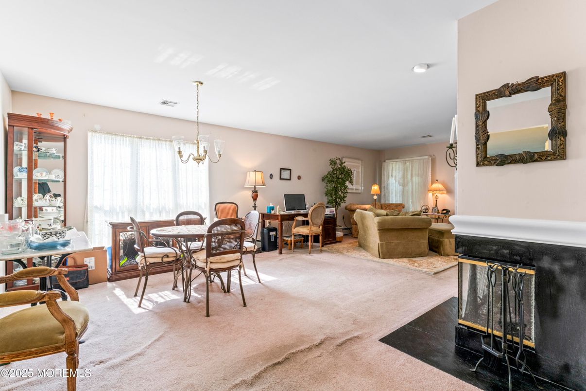 Chandelier, Dining room, Interior, Living room