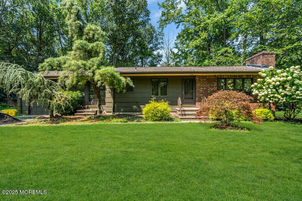 Exterior, Facade, Brick Facade, Ranch