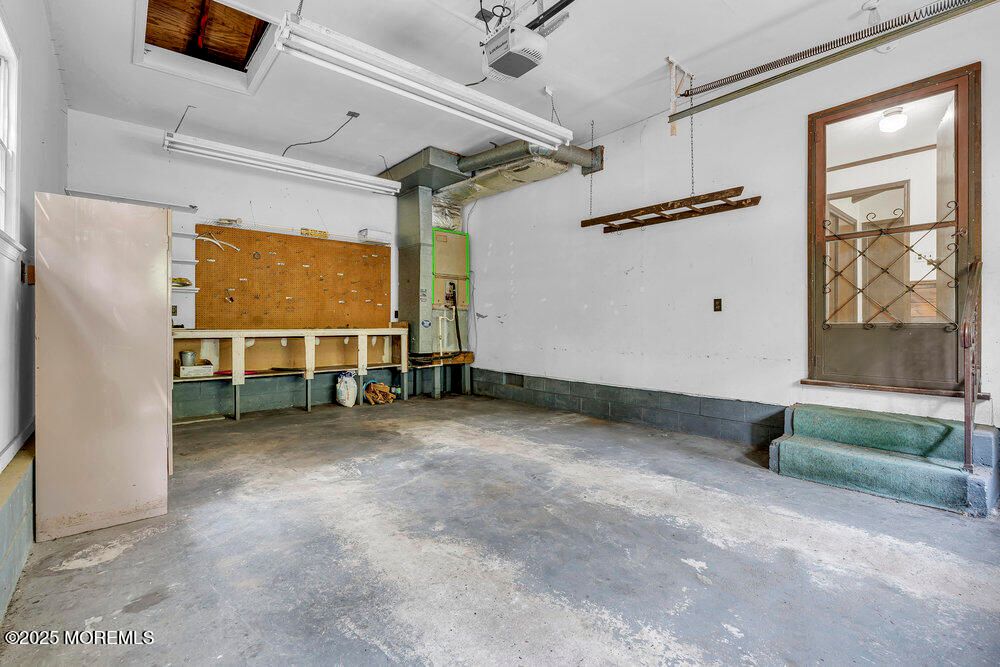 Garage, Interior