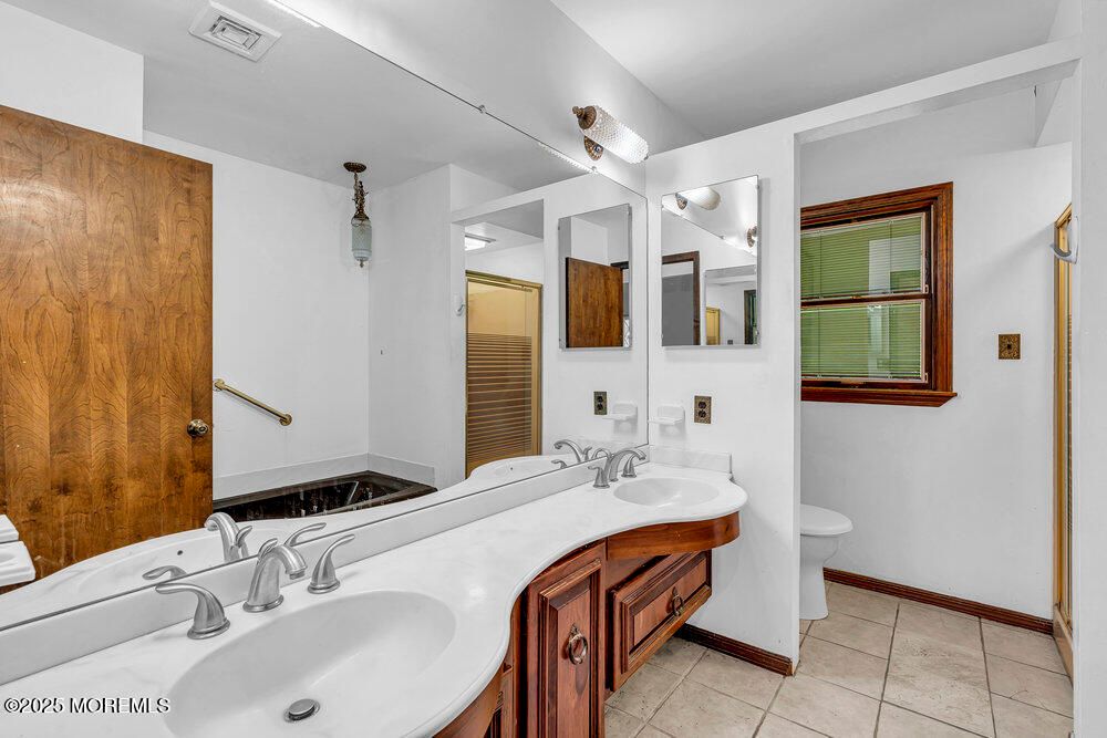 Bathroom, Dual Sink Vanities, Interior