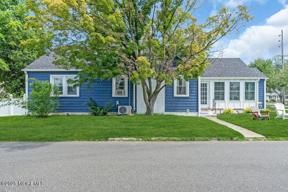 Exterior, Facade, Cape Cod