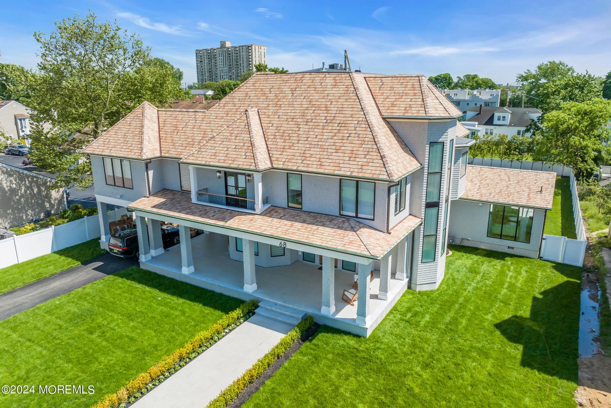 Exterior, Drone