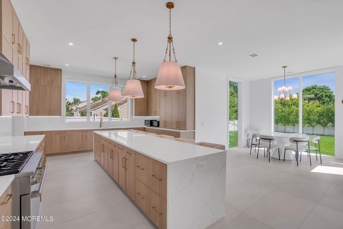 Dining room, Interior, Kitchen, Pendant Lights, Recessed Lighting, Stainless Steel Appliances