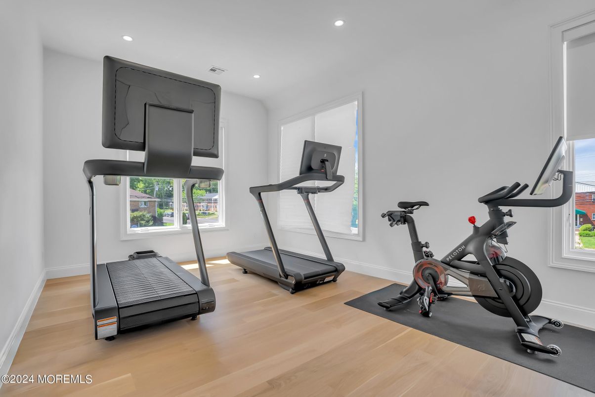 Fitness Equipment, Interior, Recessed Lighting, Wood Texture Flooring