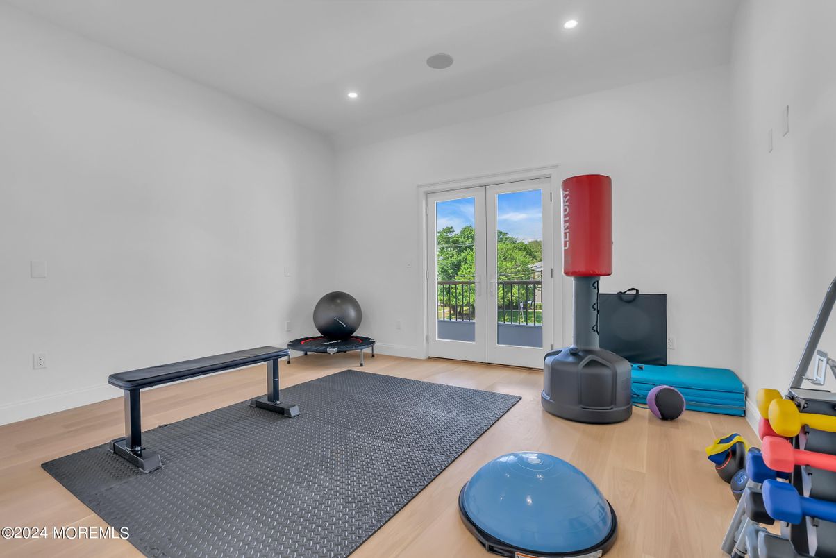 Fitness Equipment, Interior, Recessed Lighting, Wood Texture Flooring