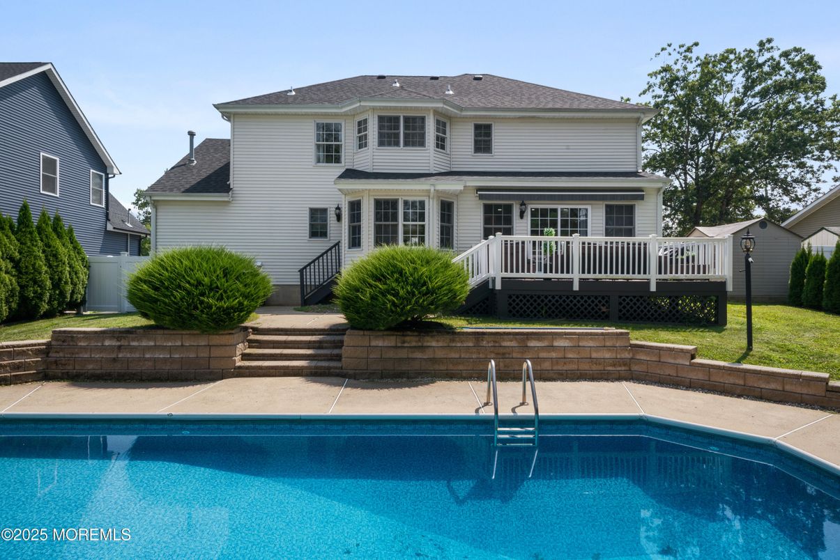 Exterior, Pool