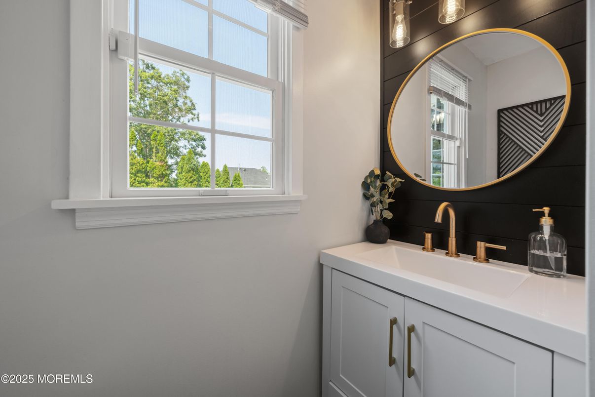 Bathroom, Interior, Tile Countertops