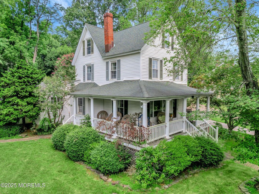 Backyard, Exterior, Facade, Queen Anne Victorian