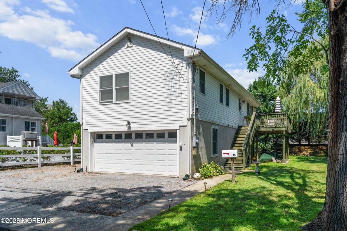 Attached, Exterior, Facade, Raised Ranch