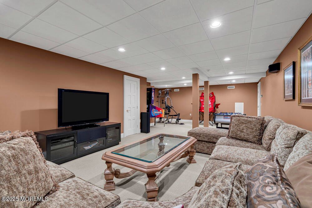 Fitness Equipment, Interior, Living room, Recessed Lighting