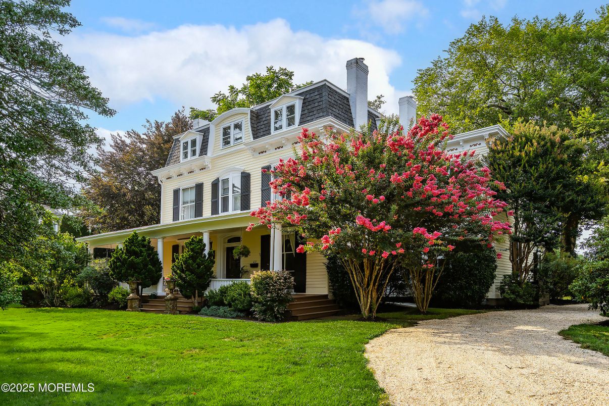 Backyard, Exterior, Facade, Georgian