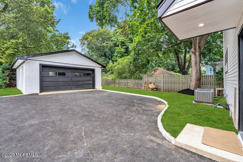 Detached Garage, Exterior