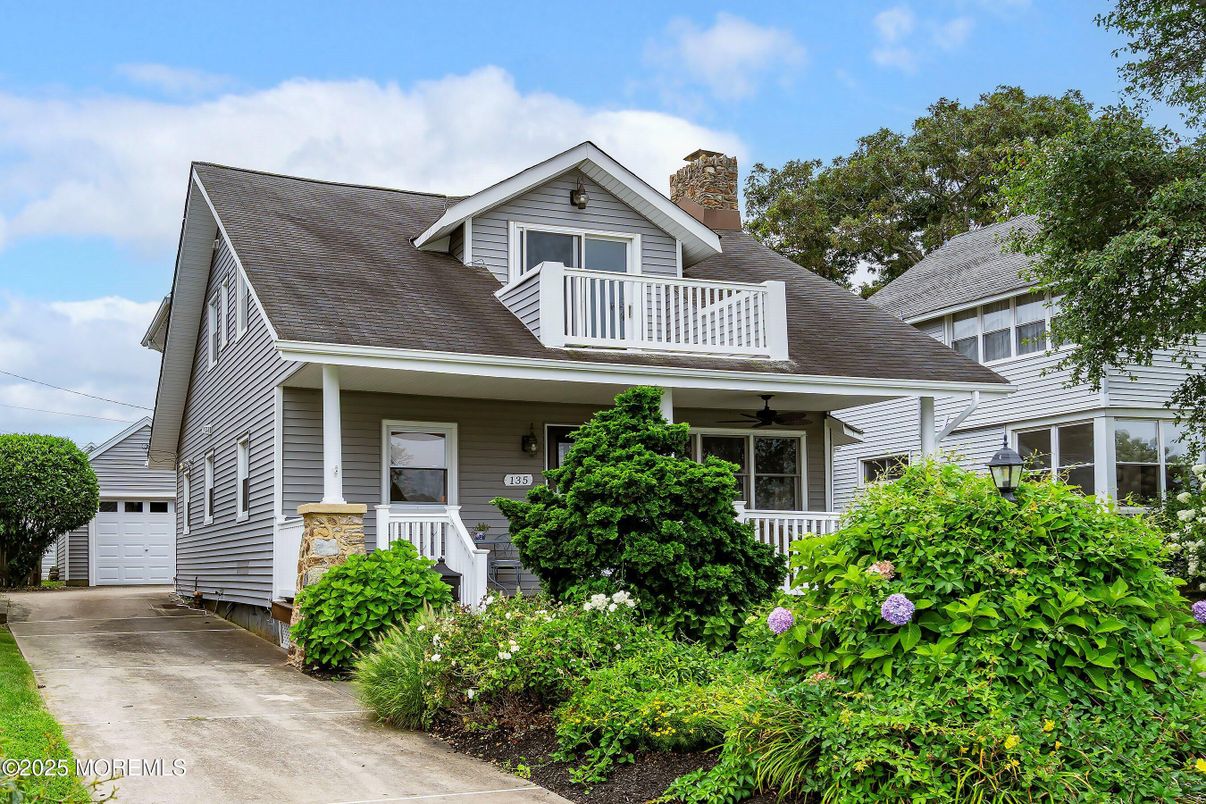 Exterior, Facade, Cape Cod