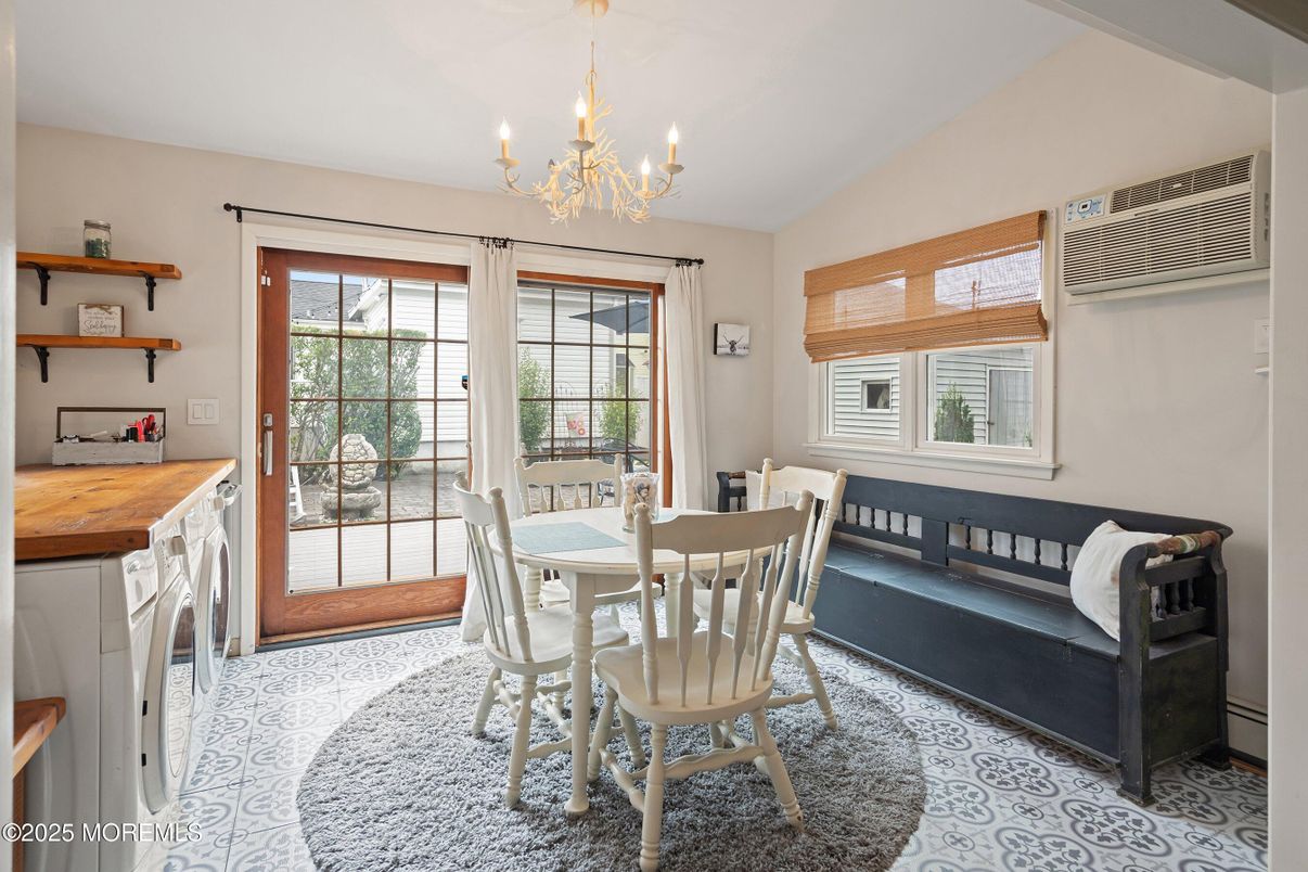 Chandelier, Dining room, Interior