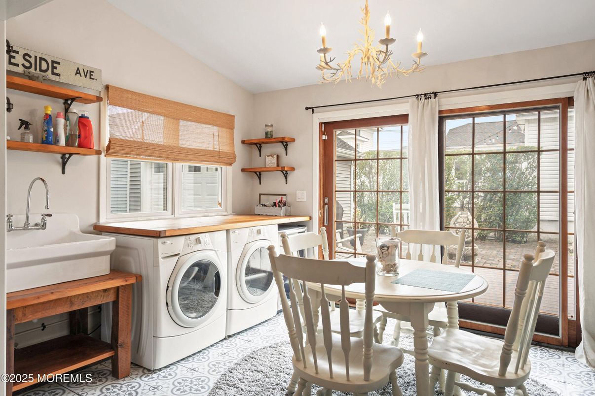 Chandelier, Dining room, Interior, Washer