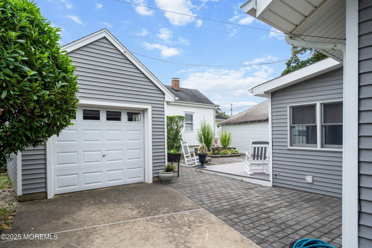 Detached Garage, Exterior