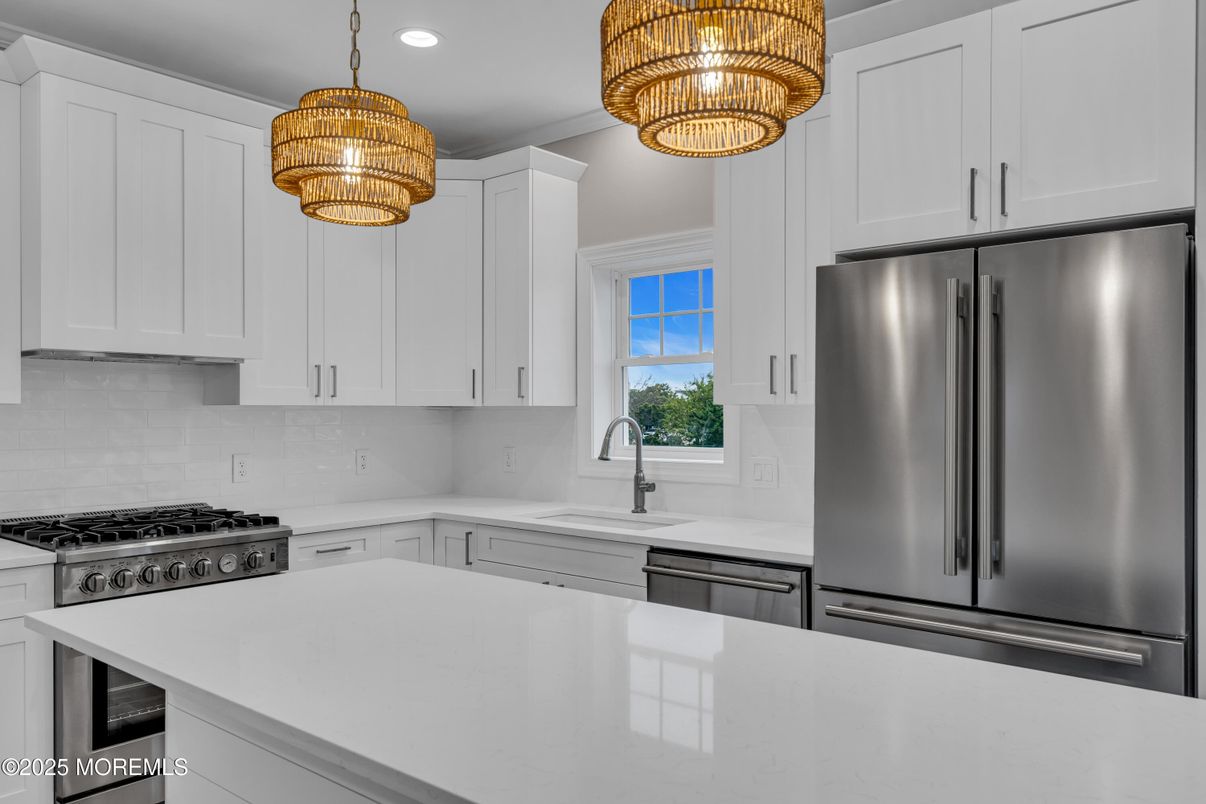 Chandelier, Interior, Kitchen, Recessed Lighting, Stainless Steel Appliances