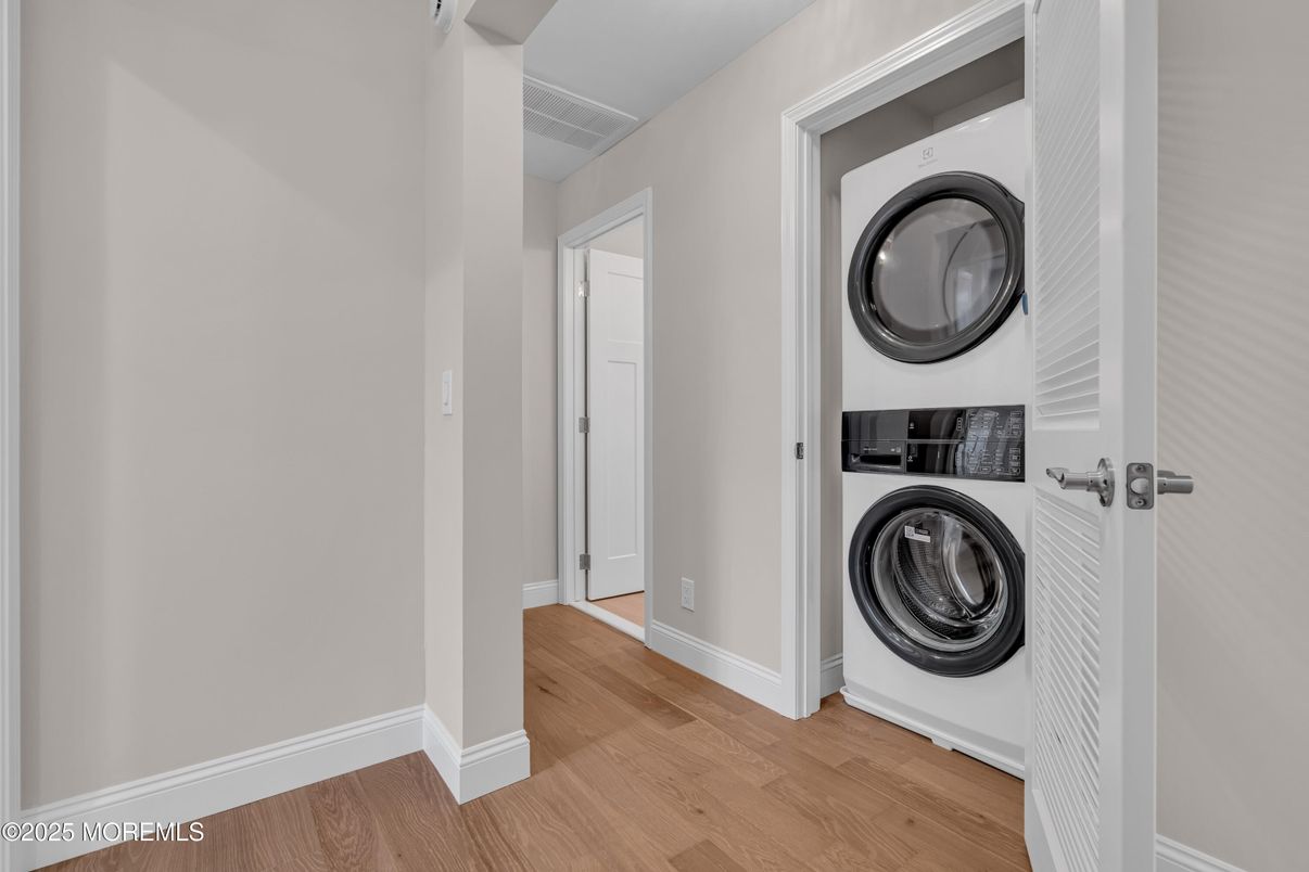Interior, Utility Closets, Washer, Wood Texture Flooring