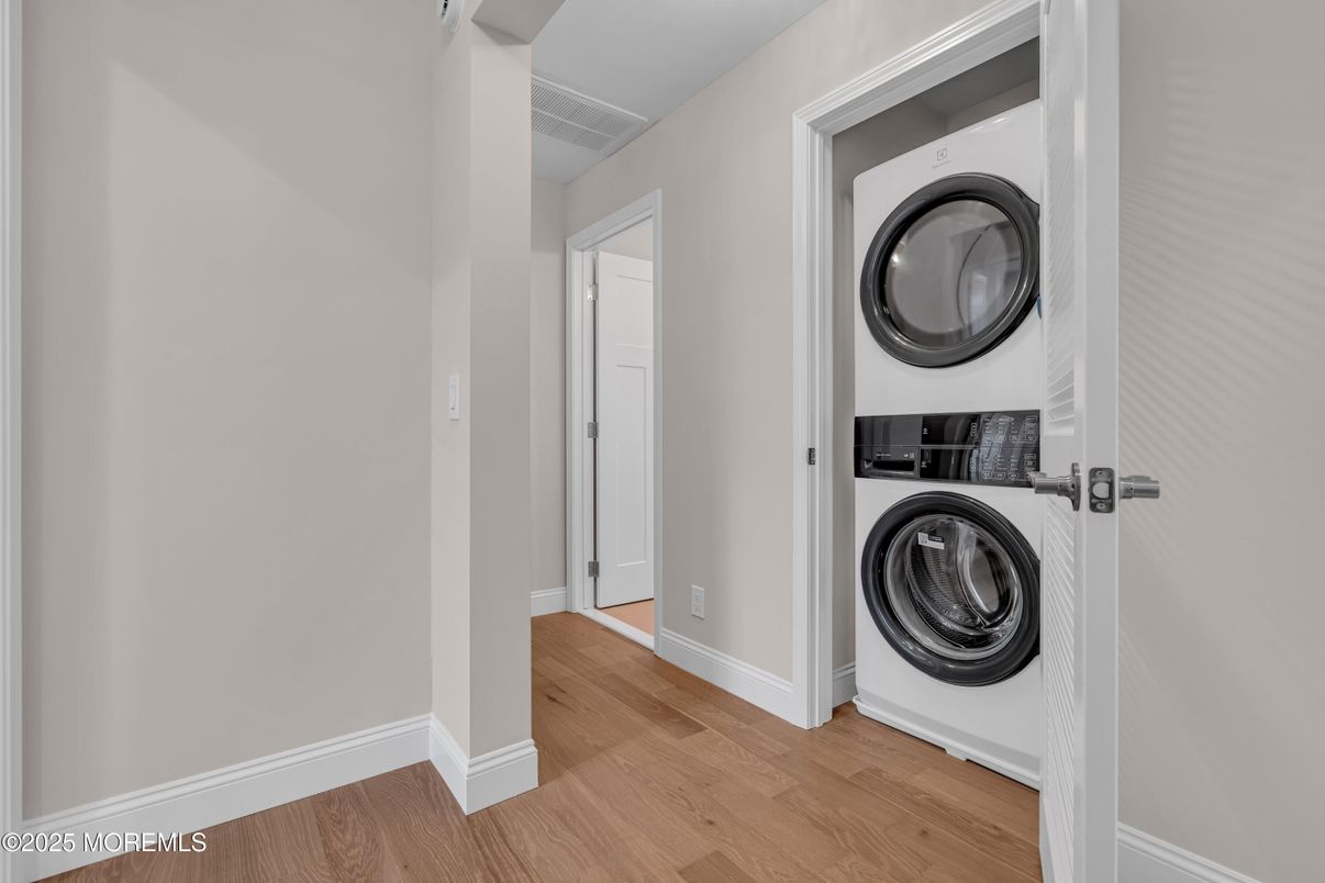 Interior, Utility Closets, Washer, Wood Texture Flooring