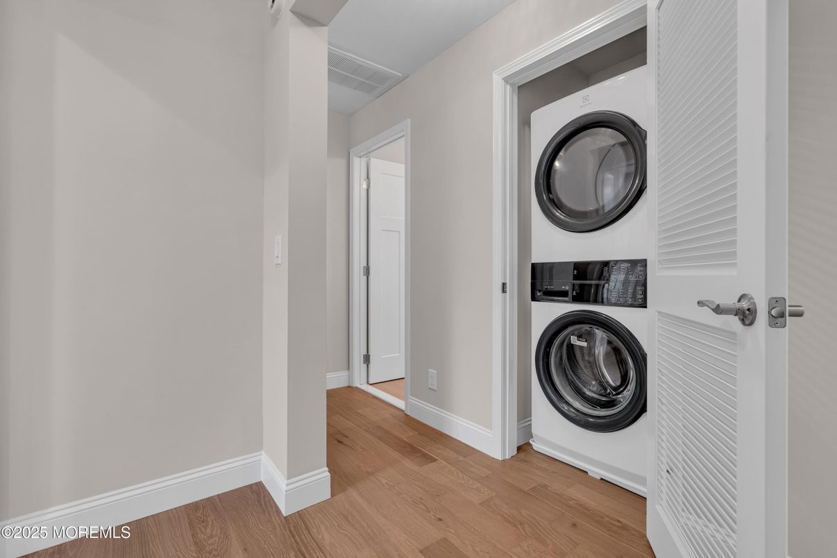 Interior, Utility Closets, Washer, Wood Texture Flooring